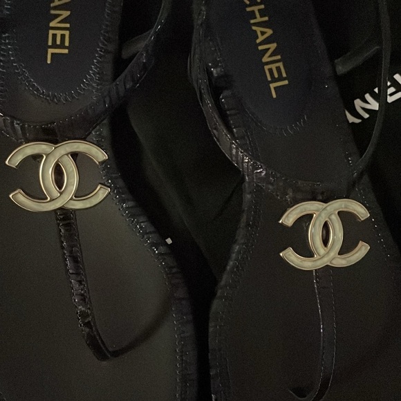 Chanel thong sandals with blue crocodile print ￼ - Picture 7 of 8